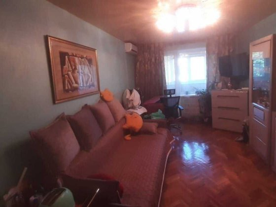 Продам 2 к. квартиру м. Героев труда.(404422) Харків