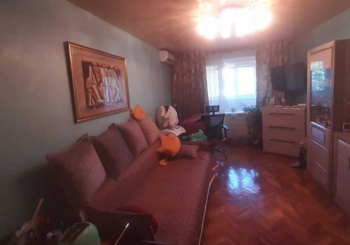 Продам 2 к. квартиру м. Героев труда.(404422) - фото 1