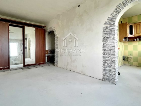 Продам 4-х к. квартиру на Залютино. Пр-т Славы . Харків