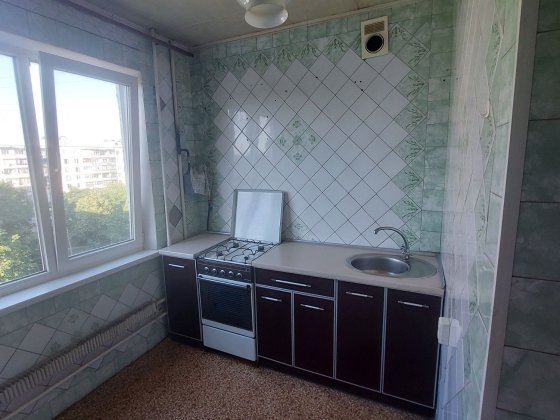 Продам 3к. Квартиру салтовка 533 м-рн пр. Тракторостроителей Харьков