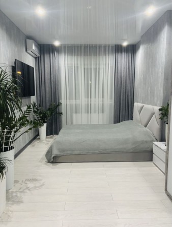 2х к.из. кв. в НОВОСТРОЕ ЖК КРИСТАЛЛ, Жилстрой 2.- 85999$. Торг - фото 1