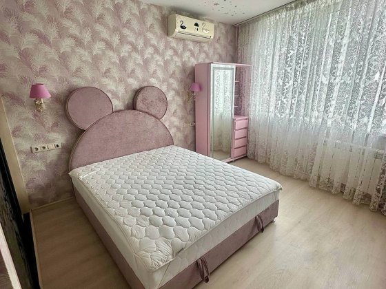 Продається 1-кімнатна квартира А. Ахматової, 30 метро Осокорки, Дарницький район Київ