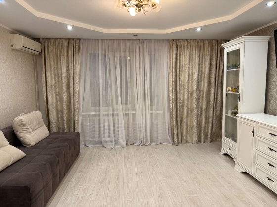 Довгостроково квартира з гарним ремонтом Черноморск