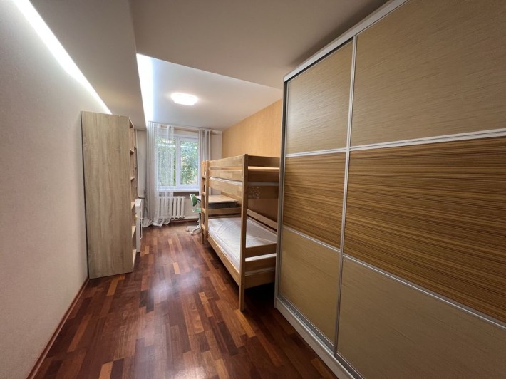 Сдам длительно без выселения на лето 3х ком кв на Данченко - фото 1