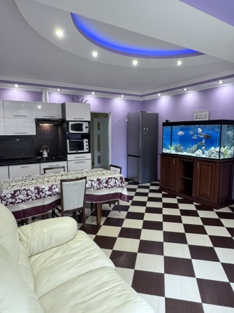 Сдам просторную 2к.квартиру с ремонтом. - фото 1