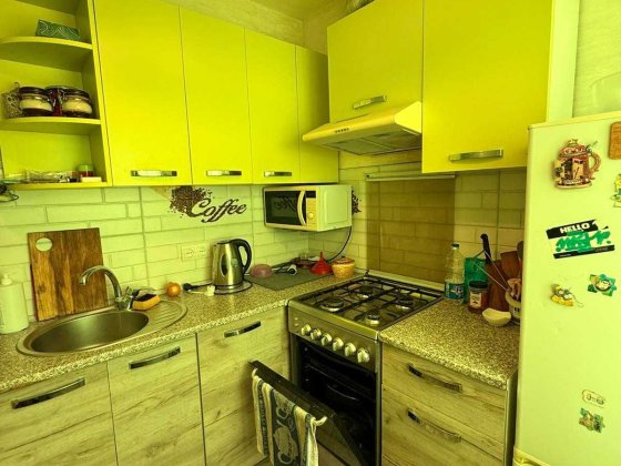 Сдам до лета 2 комнатную в самом центре на проспекте Мира Черноморск