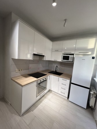 Сдам длительно 1к к-ру,без выселения на лето!Паркоместо,новый ЖК. - фото 1