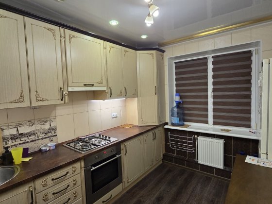 Сдам шикарную 4к квартиру на Лазурном. КП входят в стоимость. Краматорск