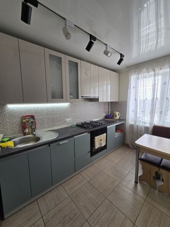 Сдам шикарную 4к квартиру на Лазурном - фото 1