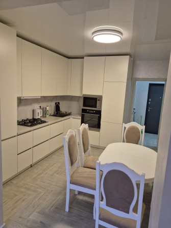 Здається вперше двохкімнатна квартира 9 район. - фото 1