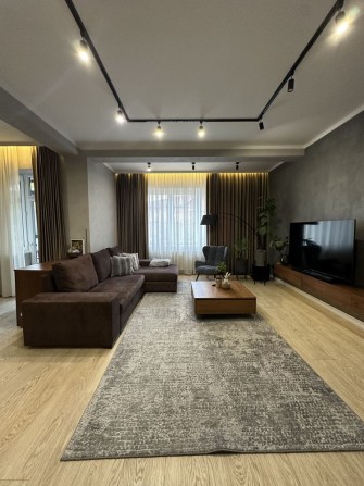 Оренда трикімнатної квартири в центрі міста - фото 1