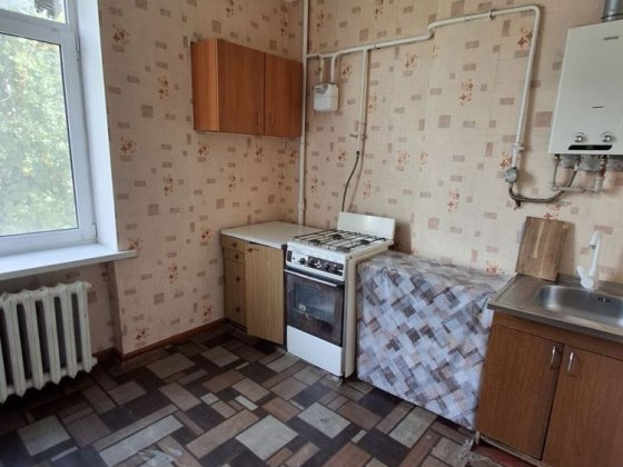 Сдам  2 комнатную сталинку  в центре Самар