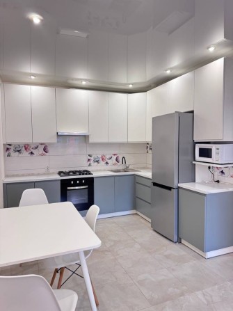 Актуальна оренда квартири на виставці. Біля першої автостанції. - фото 1