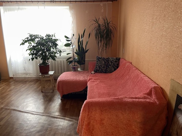 Сдам 3 комнатную квартиру напротив 5-й школы. Сделан косметичный ремон - фото 1