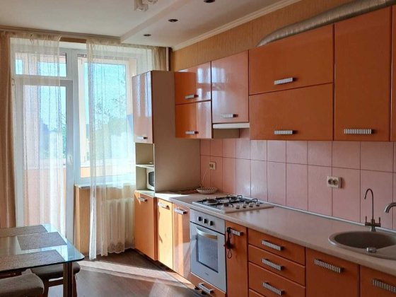 Терміново здам 2-кімнатну квартиру по вул. Ватутіна, 99.