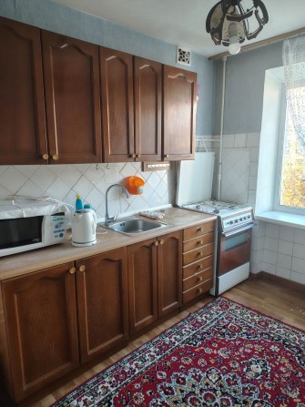 Здам 2 кімнатну квартиру по вул Незалежності 10 - фото 1