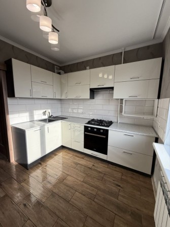 Оренда 2-кімнатна в ремонті біля річки  на ДНС - фото 1