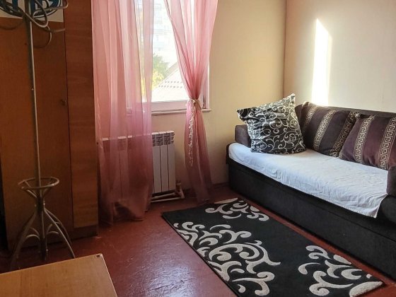 Здається  кімнатна  з окремою кухнею Вишневое