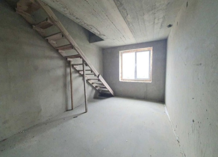 Двокімнатна двоповерхова квартира в Бучі. Терміновий продаж! - фото 1