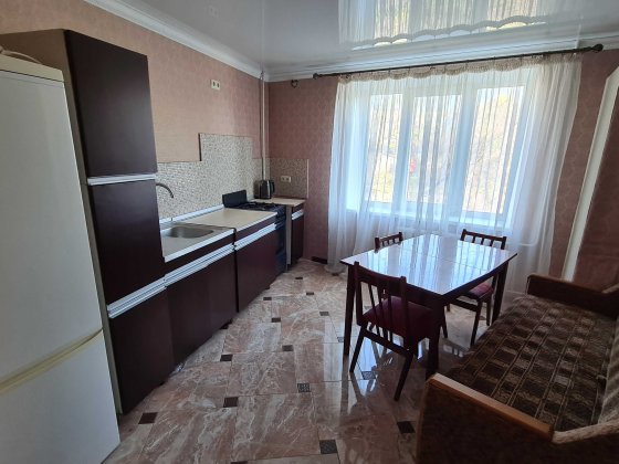 3к квартира в довгострокову оренду від власника р-н Торгмаш Бровары