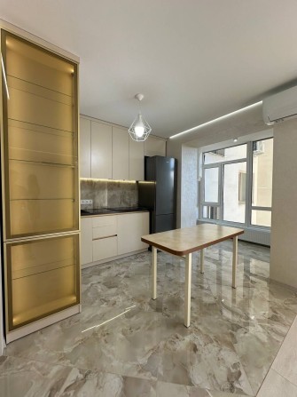 Оренда світлої 1 км квартири поруч з парком - фото 1