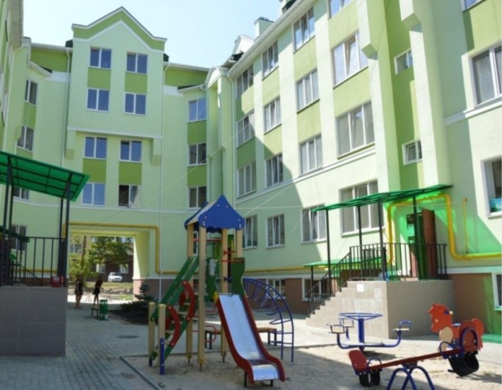 Євродвушка біля парку Мама - фото 1