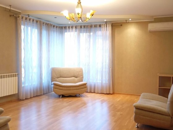 ЦЕНТР. Простора 3 кімнатна квартира Ивано-Франковск