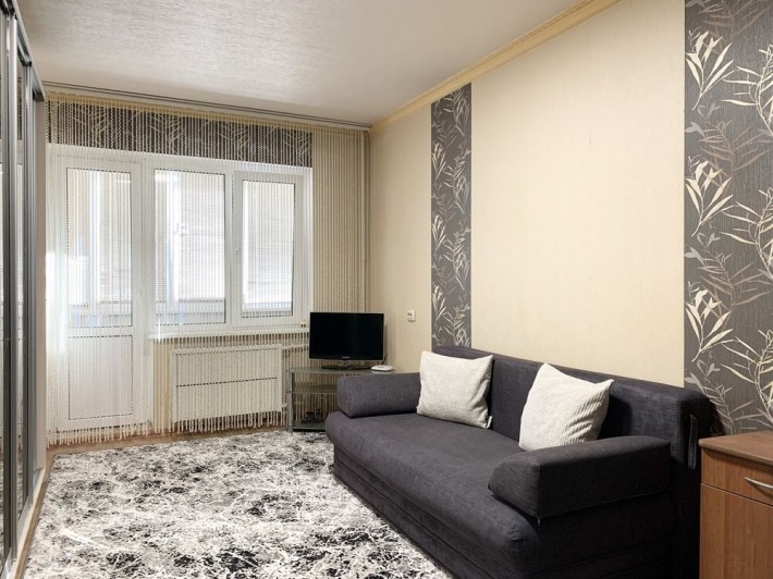 Здам 1 кімнатну укомплектовану поруч з центром міста - фото 1