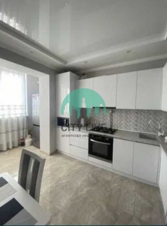 Здається 2-кімнатна світла квартира на Урожайній(51) - фото 1