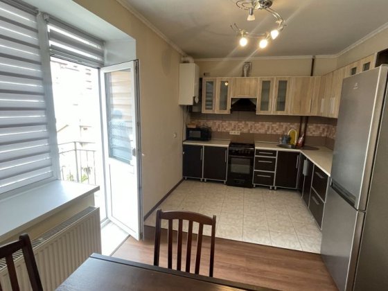 Затишна 1к з окремою спальнею та балконом - біля центр - вул. Дудаєва Івано-Франківськ