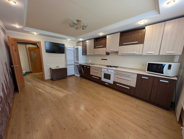 Квартира двокімнатна 89м2 кухня 18м2 панорамний вид - фото 1