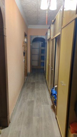 Сдаю 3 комнатную квартиру в долгосрочную аренду - фото 1