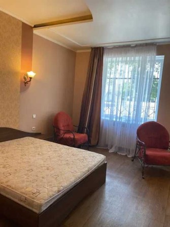 Оренда однокімнатної квартири-студії на Соцмісті по Соборності. - фото 1