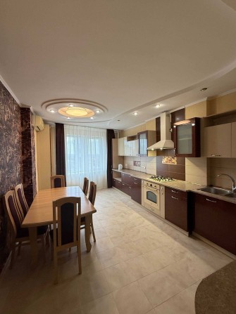 Оренда стильної 2-кімнатної квартири з паркомісцем | вул. Затишна, 22 - фото 1