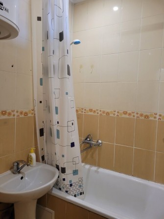 Оренда 2 км.кв.вул.Довженка,площа-35 м.кв,без техніки і меблів,вільно - фото 1