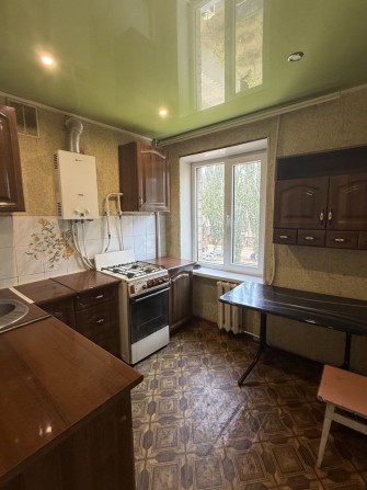 Сдам 1-ком квартиру в самом центре СоцГорода все вопросы по телефону - фото 1