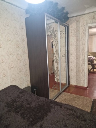 Сдается двухкомнатная  квартира, 1 этаж.  Не угловая - фото 1