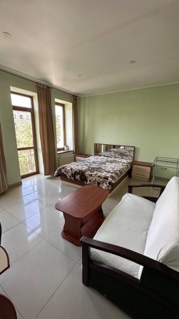 Оренда 1 км квартири поруч з центром - фото 1