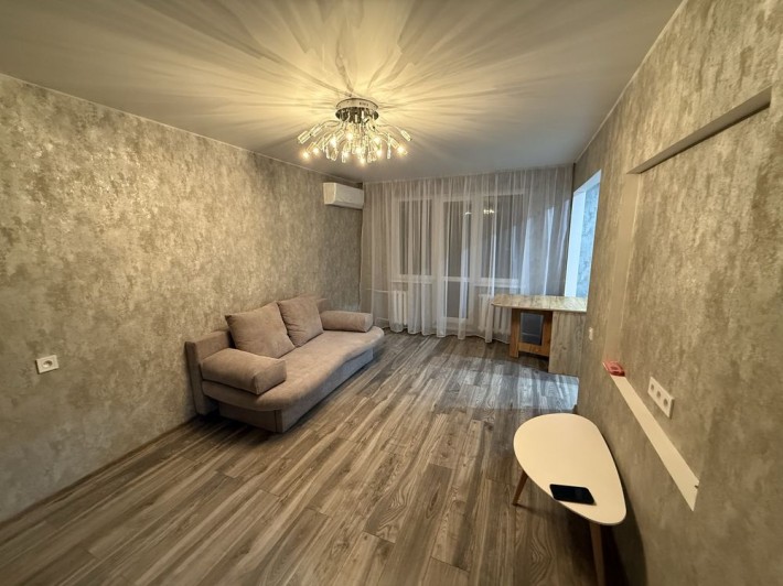 2-кімнатна квартира з новим ремонтом, кухня-студія, район цирку - фото 1