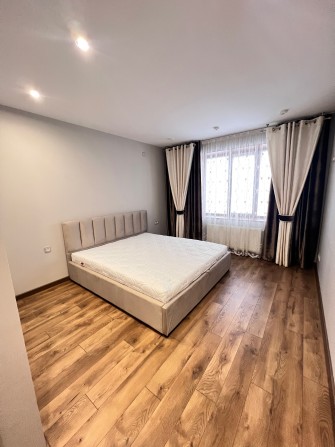 3кім біля КІНОПАЛАЦУ - фото 1