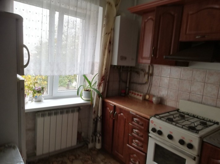 Здається 2 кімнатна квартира вул Незалежності (р-н кінотеатр Космос) - фото 1