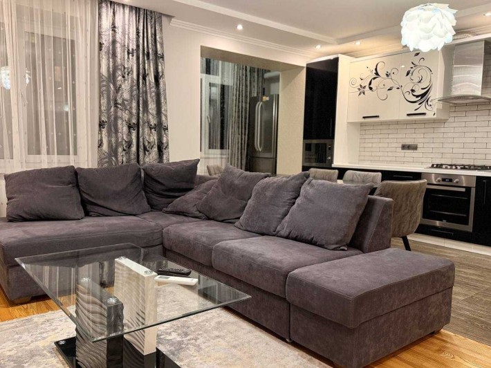 Кухня-студія +2 кімнати - фото 1