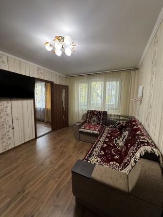 Свободна!Уютная трешка в р-не алмазный!Возможно заселение с животными! - фото 1