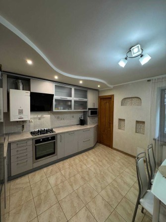 Довгостокова оренда дворівневої квартири в центрі Рівного - фото 1