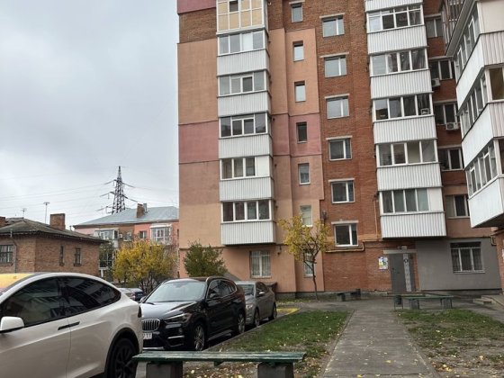 Поділ 1 кімнатна в новому будинку з автономним опаленням Полтава