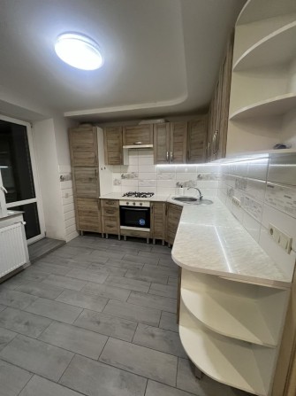 Оренда трикімнатна поблизу центру - фото 1