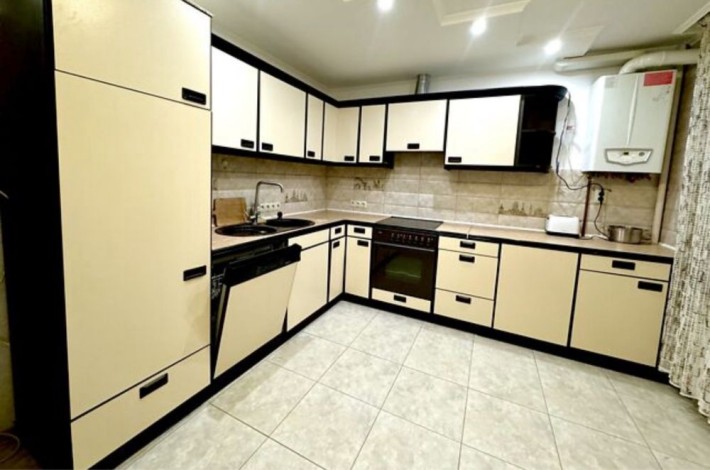 Оренда 3 кімнатної квартири біля озера - фото 1