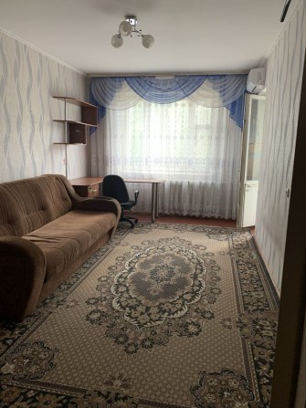 Оренда. 5 Зарічний. Простора 1кім.квартира по Бродвею. Чиста і охайна - фото 1