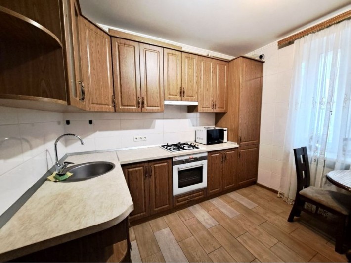 Оренда 3 кімнатної квартири в центральній частині міста - фото 1