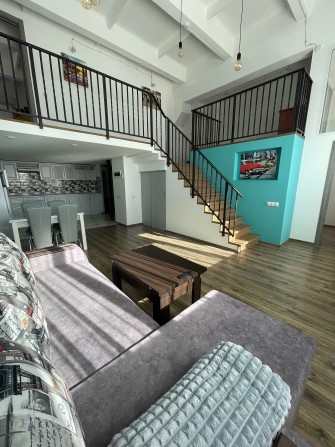 Двоповерхова квартира з авторським ремонтом - фото 1